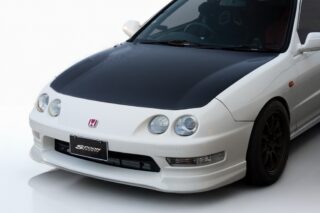 [New Product]
[Timeless Products] CARBON BONNET for INTEGRA DC2(Non-Japan Spec)

Spoon Sports is launching an Integra DC2 overseas market carbon fiber bonnet as a Timeless product.
While we have previously offered carbon fiber bonnets for the Integra DC2, the front-end shape differs on overseas market DC2 models. Consequently, the carbon fiber hood designed for the DC2 Japanese domestic market could not be installed on DC2 overseas market. Driven by passionate requests from overseas DC2 enthusiasts, we initiated this project, and we are pleased to announce its release today.

The carbon bonnet, as being lightweight and high strength, reduces understeer and delivers excellent handling characteristics essential for sporty driving, including improved steering response, braking performance, and acceleration.
Installation uses the same locking method as the standard bonnet; bonnet pins are not required.

*Please transfer the accessories from the genuine bonnet.

Product name: CARBON BONNET for DC2 (Non-Japanese spec)
Product number: 61000-DC2-200
Compatible models: INTEGRA (DC2 Non-Japanese spec)
Code: S

#honda #spoonsports #integra #dc2